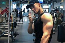 惠东肌肉男模(肌肉男模拟器)