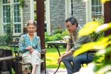 惠东坦言带老伴游遍中国(我和老伴去旅游)